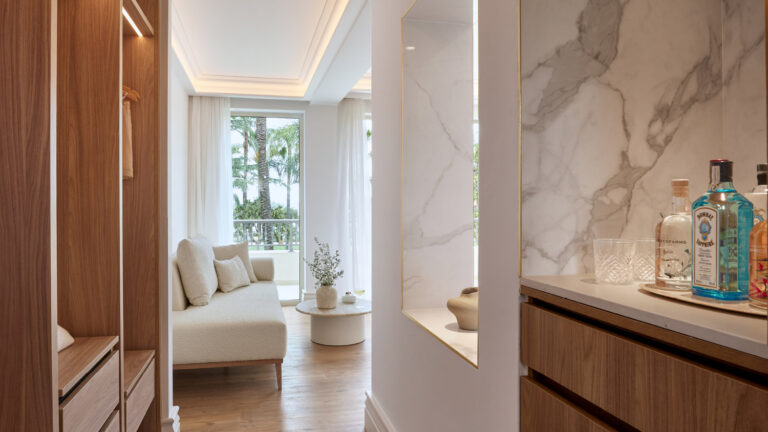 Deluxe Room Panoramic interior with wardrobe, minibar and sitting area at Filoxenia Kalamata