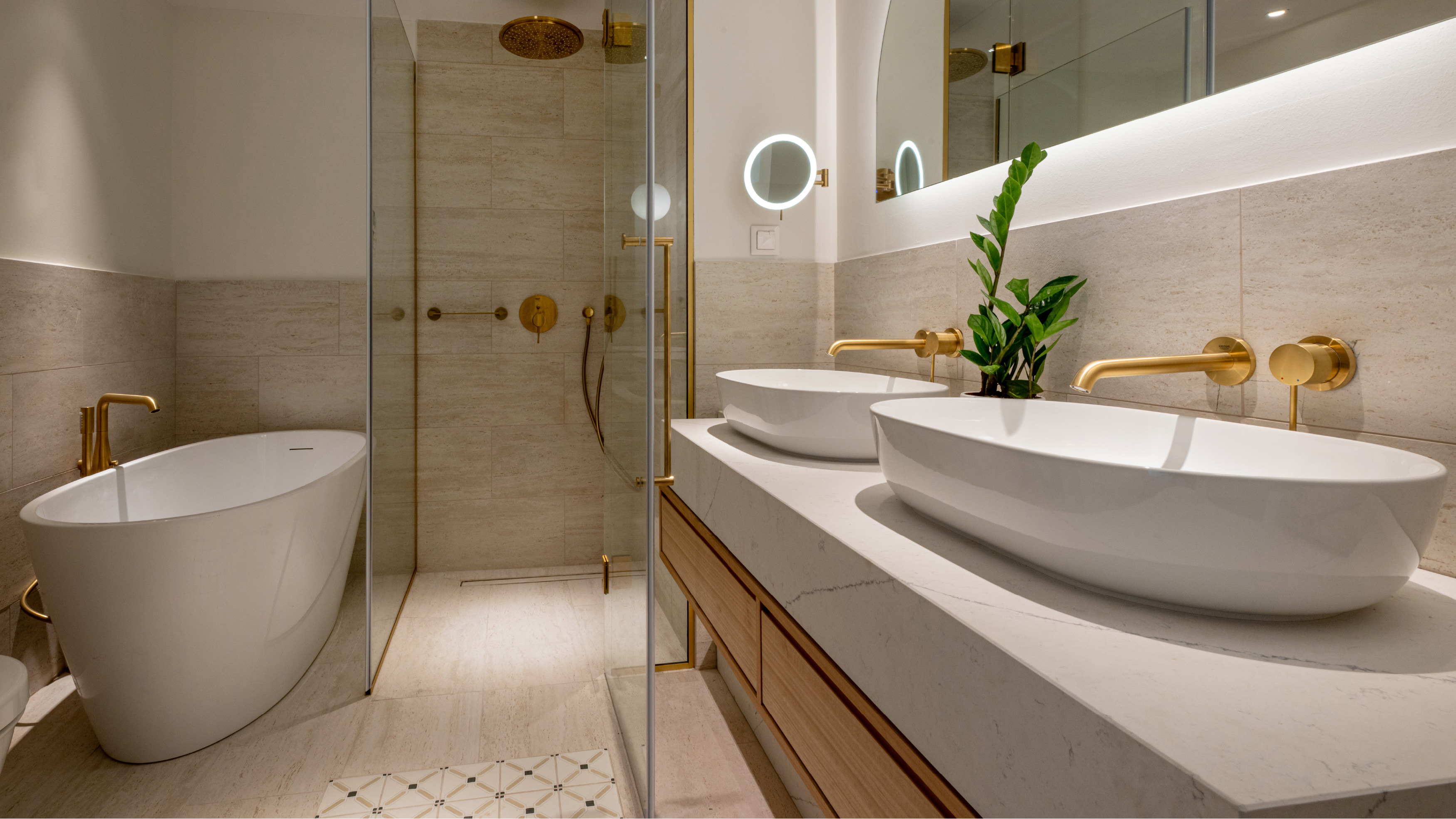 Bathroom details in the Deluxe Room Veranda