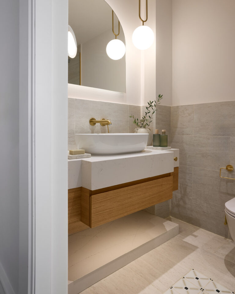Bathroom features in the Superior Panoramic Side Sea View Room