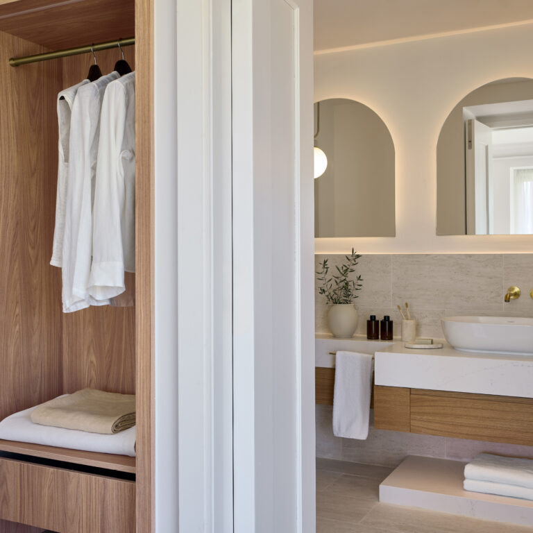 Bathroom details in the Seafront Deluxe Suite