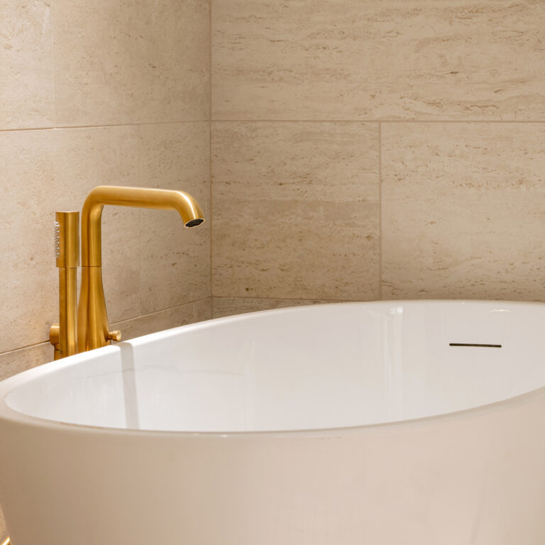 Bathroom in the Deluxe Suite with sea view