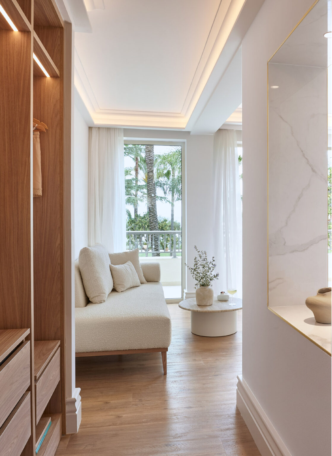Deluxe Room bedroom with panoramic garden and mountain views