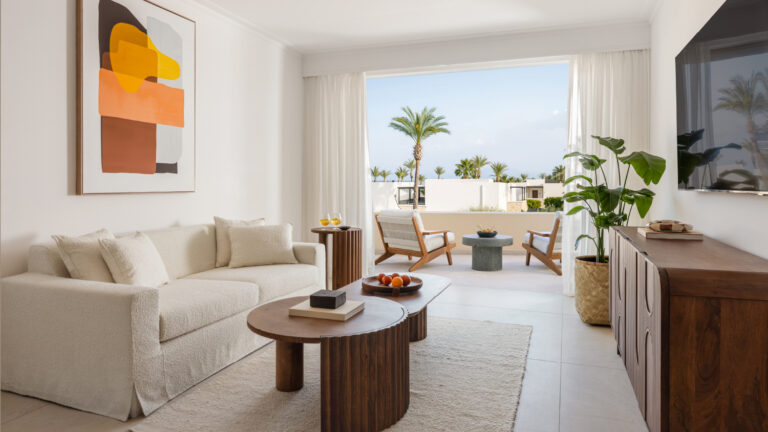 At a glance view of luxury family suite layout