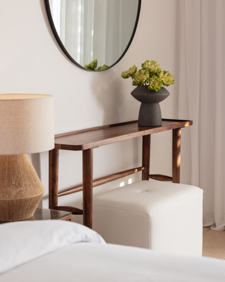 Room details and layout of interconnecting family room